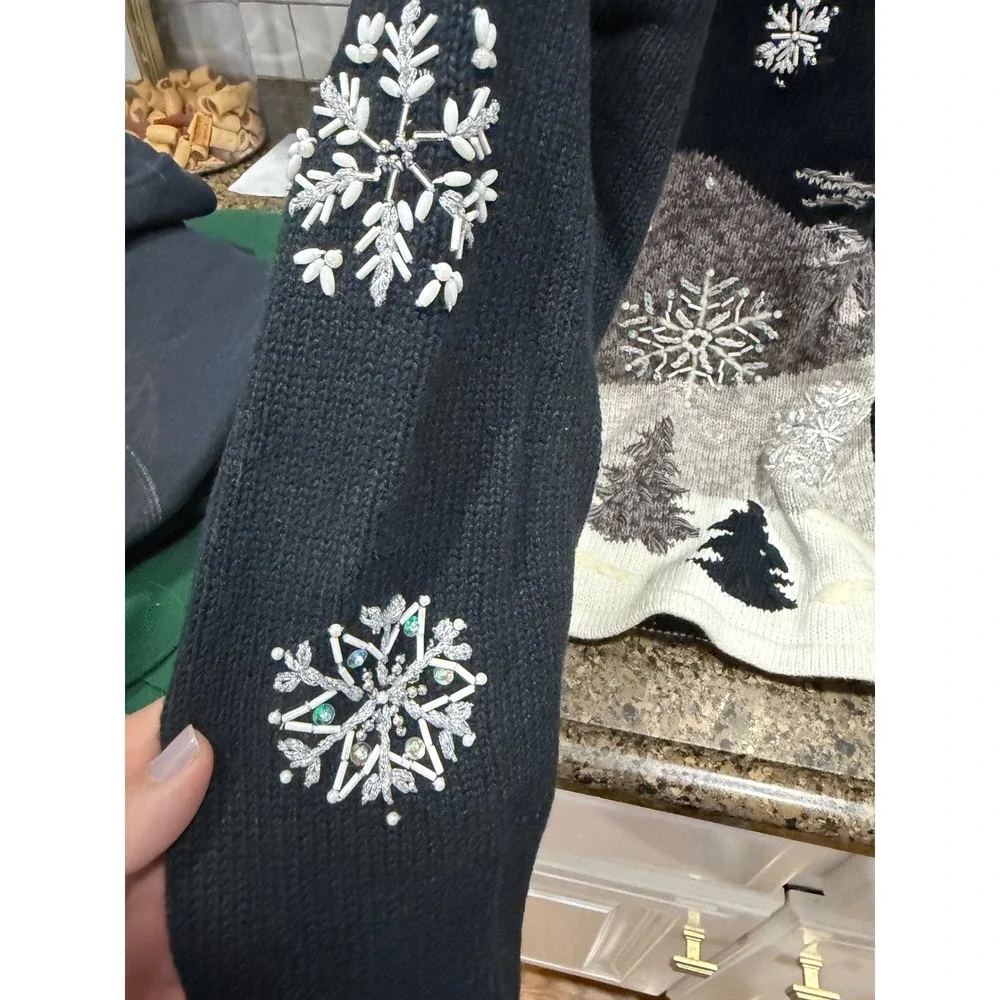Carly‎ St. Claire Christmas 2004 Beaded Snowflake Winter Scene Zip Sweater Small